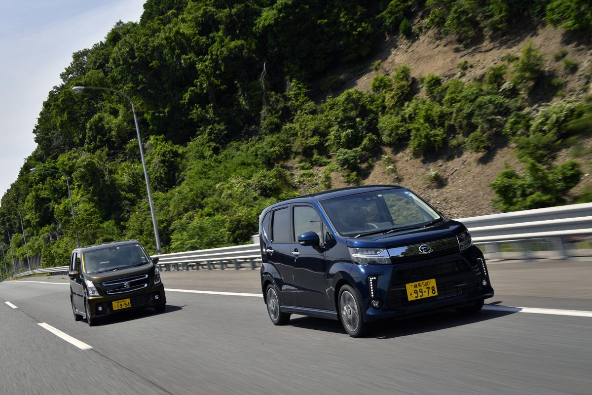 軽自動車2台の高速走行シーン