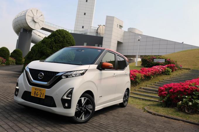 画像ギャラリー ファッションモデルのイチオシは レクサスの赤 女子に推したい国産車の オシャレ ボディカラー５つ 画像2 自動車情報 ニュース Web Cartop