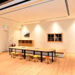 【画像】三菱自動車の新しい本社ショールームがオープン！　カフェも併設したオシャレな空間を演出 〜 画像4