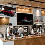 【画像】三菱自動車の新しい本社ショールームがオープン！　カフェも併設したオシャレな空間を演出 〜 画像14