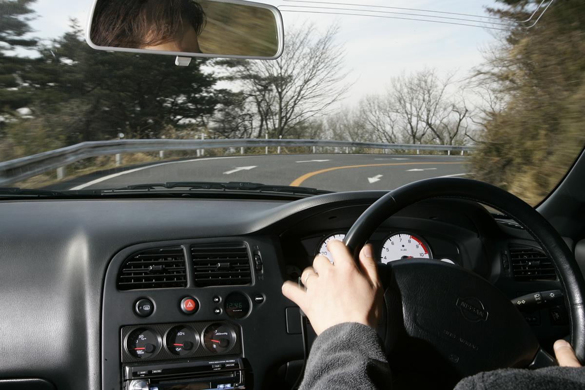 どちらかの車線に寄って走ってしまうイメージ 〜 画像7