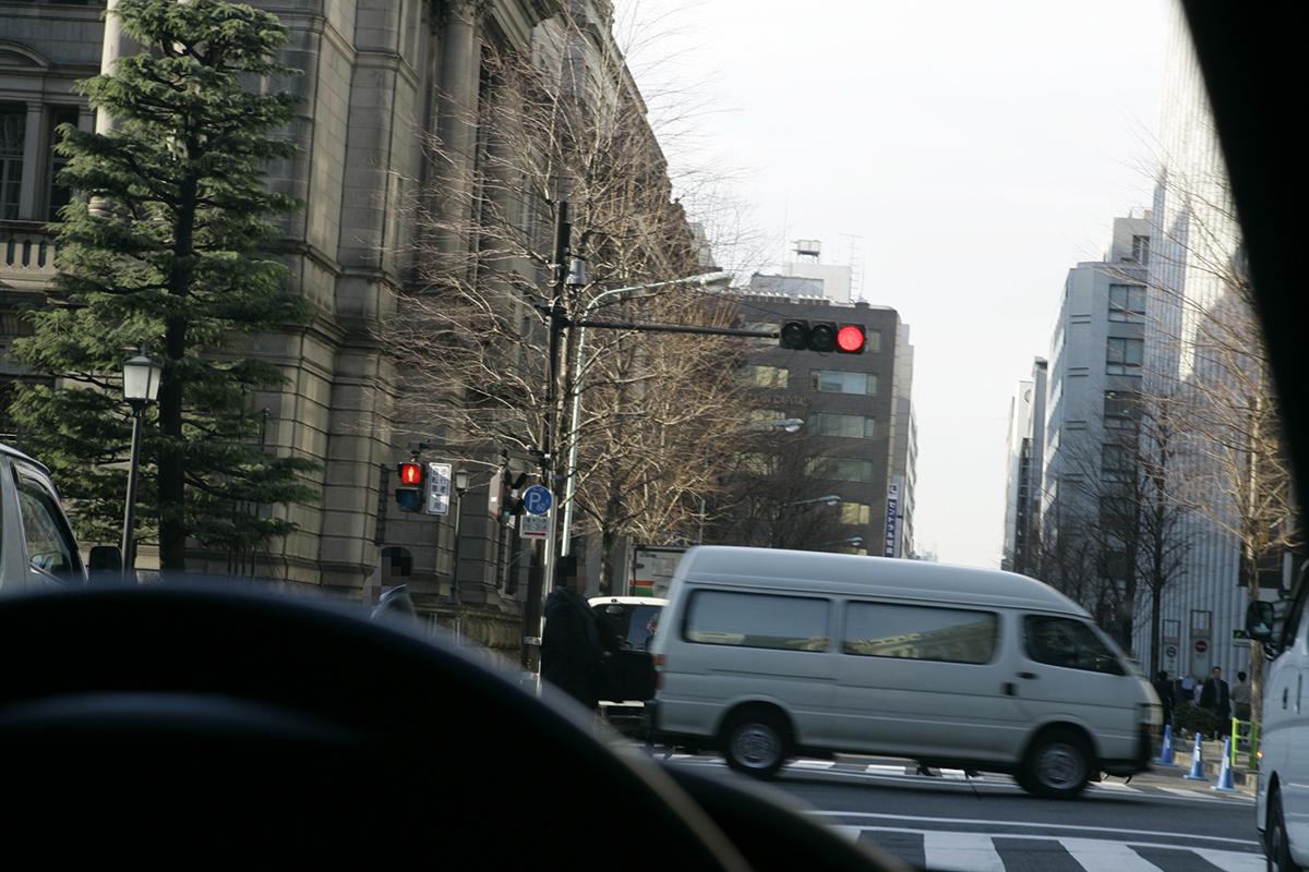 信号待ちでちょっとずつ前進するイメージ