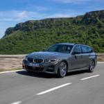 BMW３シリーズツーリングに２L直４ガソリンターボ搭載のエントリーモデル「318i」を追加