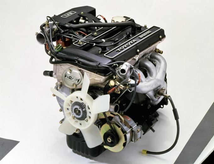 トヨタ・カローラ（TE71型）のエンジン