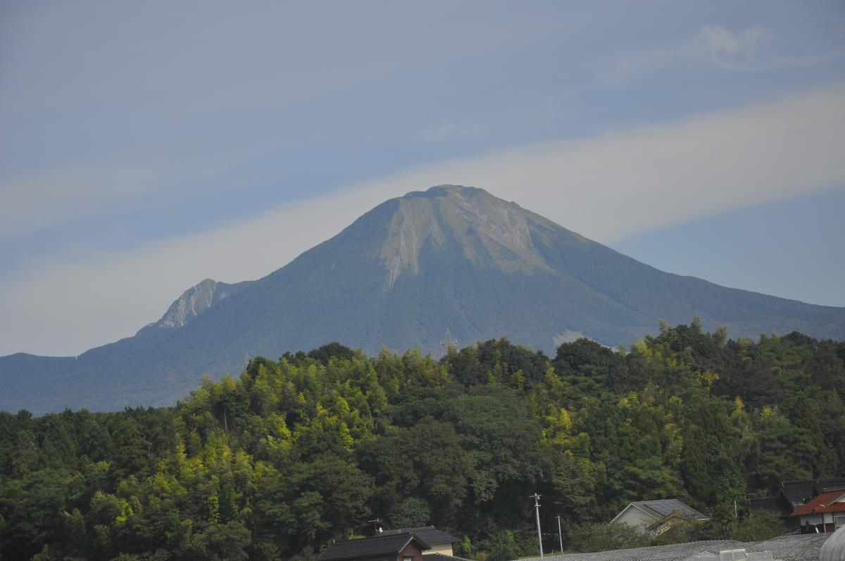 A1市街地グランプリGOTSU取材に向け移動中の特急車内から明峰大山を 〜 画像5