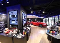 クルマに触れられるけど買えない！　いま自動車メーカーが「売らない」施設に力を入れるワケ