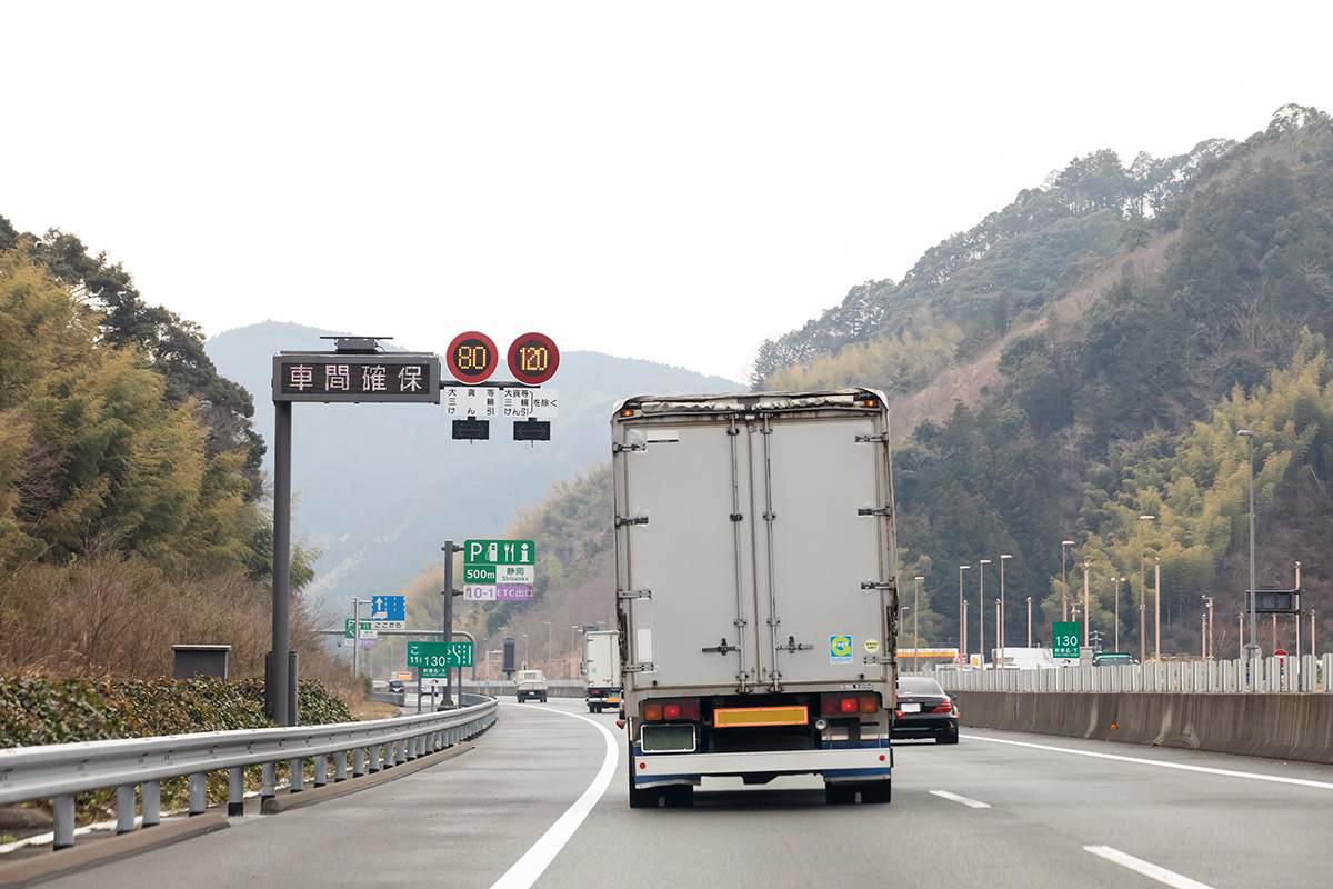 時速120km制限の高速道路