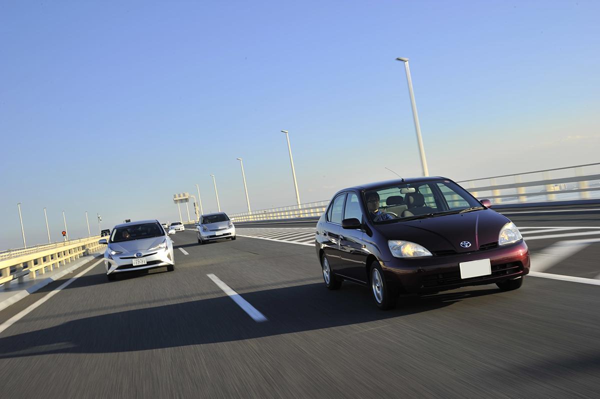 ハイブリッド車は巨大な駆動バッテリーを積むのに 12v補機バッテリー があがると動けなくなるワケ 自動車情報 ニュース Web Cartop 2ページ目