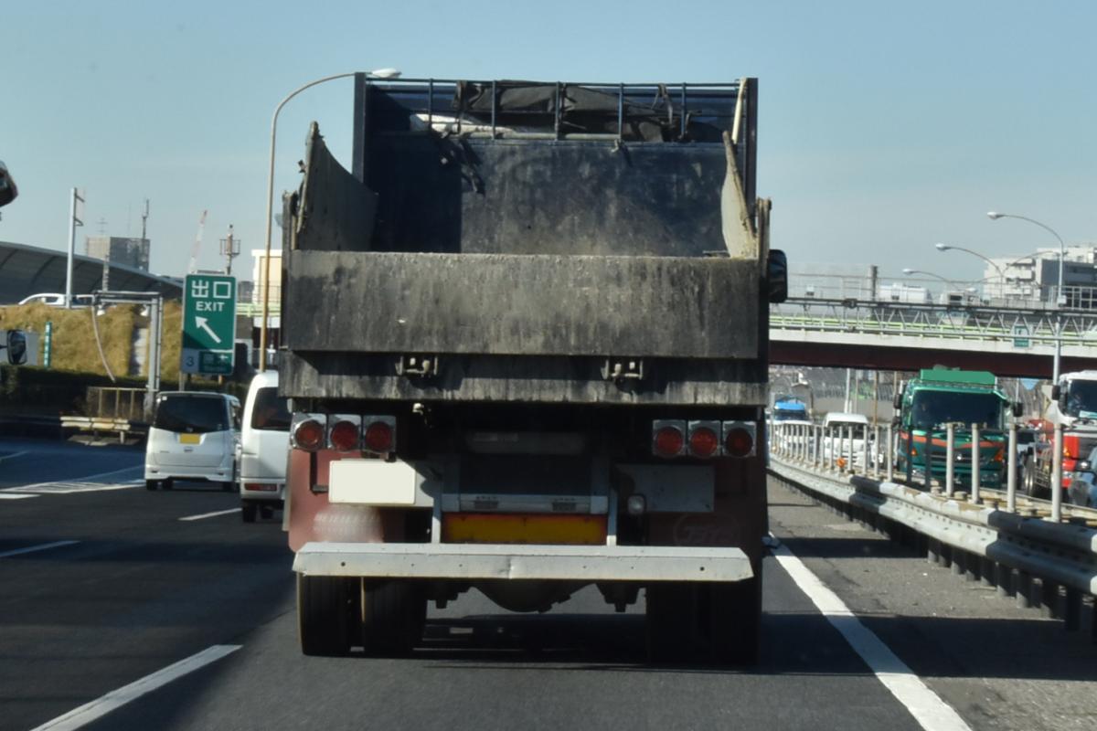 ダンプトラックの走行シーン 〜 画像3