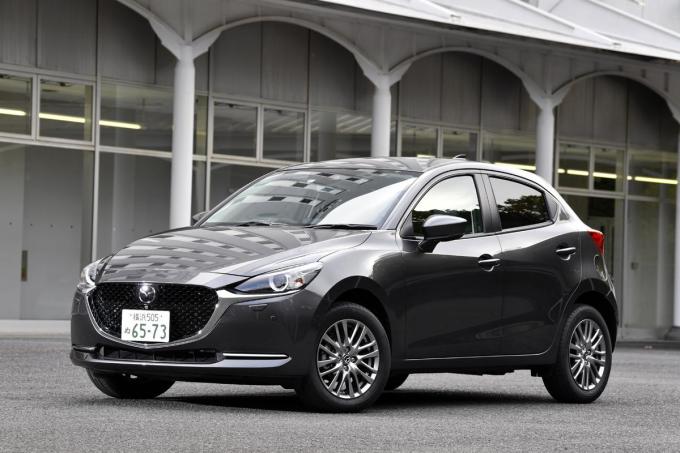 MAZDA2のフロントスタイリング