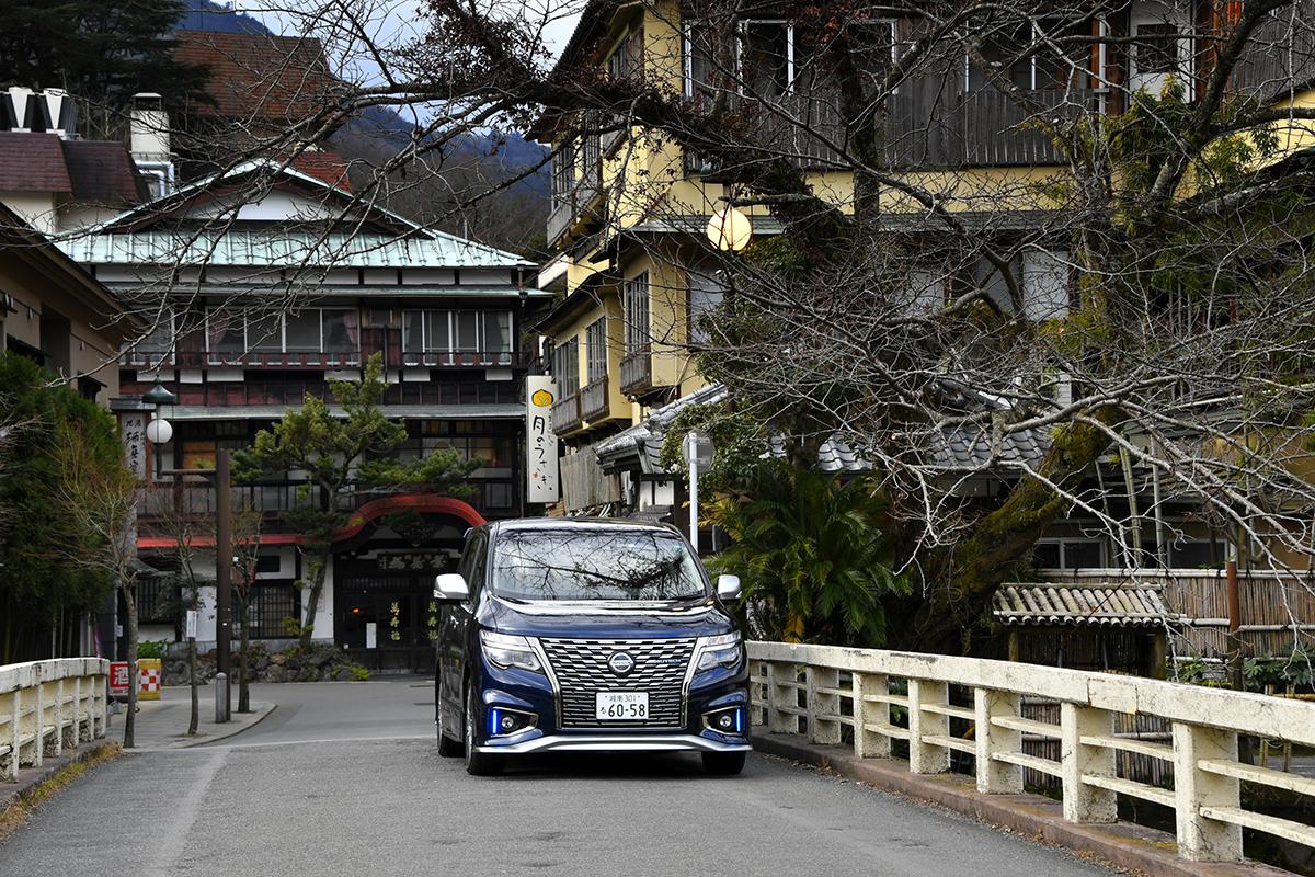 箱根湯本を走るエルグランドAUTECH 〜 画像4