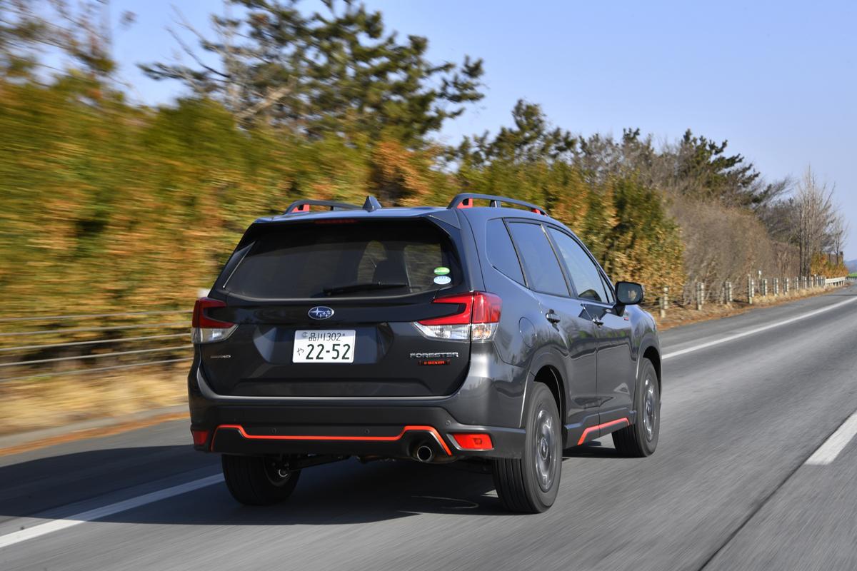 スバル・フォレスターの高速道路走行シーン（リヤ） 〜 画像38