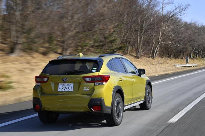 SUBARU XVの高速道路走行シーン