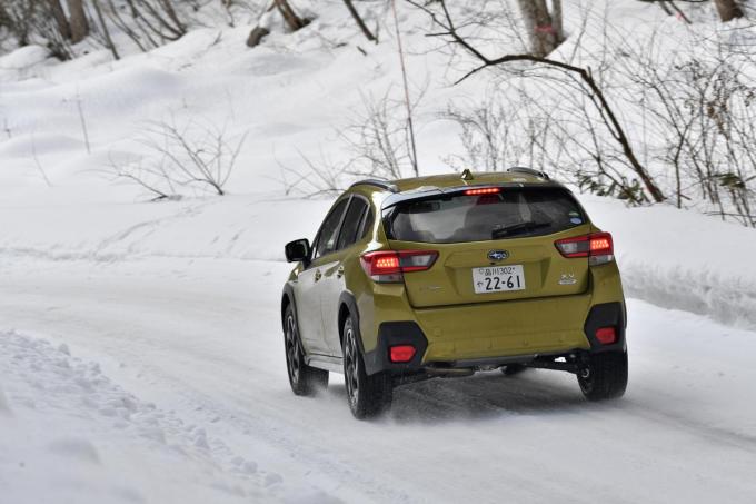 SUBARU XVの圧雪路走行シーン