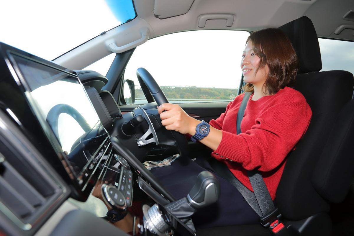 リラックスして運転しているイメージ 〜 画像4