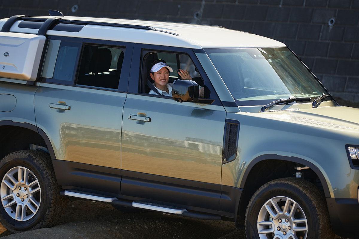 ランドローバーのブランドアンバサダー 原英莉花選手に新型ディフェンダーを提供 特別ムービーを公開中 写真7 Goo 自動車