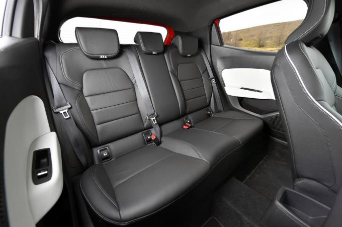 画像ギャラリー 250万円以下で 別世界 が味わえる 女性にこそ乗って欲しい 超絶オシャレ 輸入車７選 画像10 自動車情報 ニュース Web Cartop