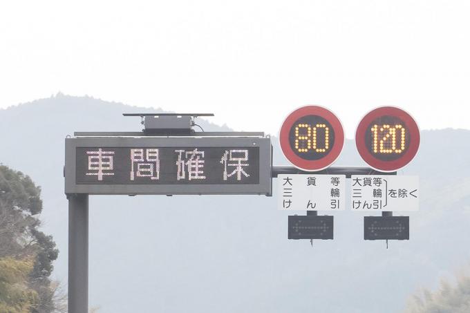 相対速度40km/hはかなり危険！　高速を走る大型トラックと乗用車の「事故」を回避する鍵は「キープレフト」にあり