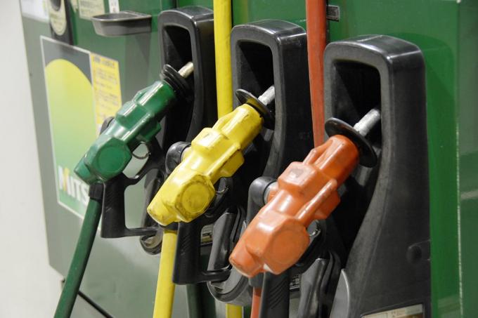 ハイブリッドやEVが増えて消費量が減ると「価格上昇」の可能性！　ガソリン価格が変わる要因とは