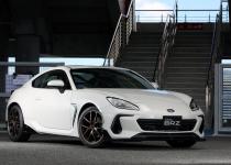 早くも新型BRZの「STIパーツ」装着車を公開！　カーボンスポイラーに補剛パーツなど「本気度」全開の中身とは