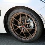 【画像】早くも新型BRZの「STIパーツ」装着車を公開！　カーボンスポイラーに補剛パーツなど「本気度」全開の中身とは 〜 画像4