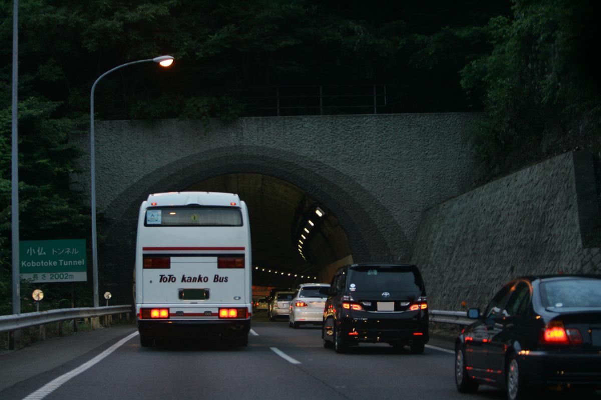 中央道小仏トンネルの渋滞