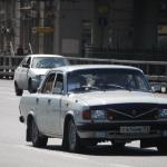 【画像】プーチン大統領が広告塔！　ポルシェエンジンを積んだロシアの超高級車「アウルス セナート」が圧巻のデキだった 〜 画像3