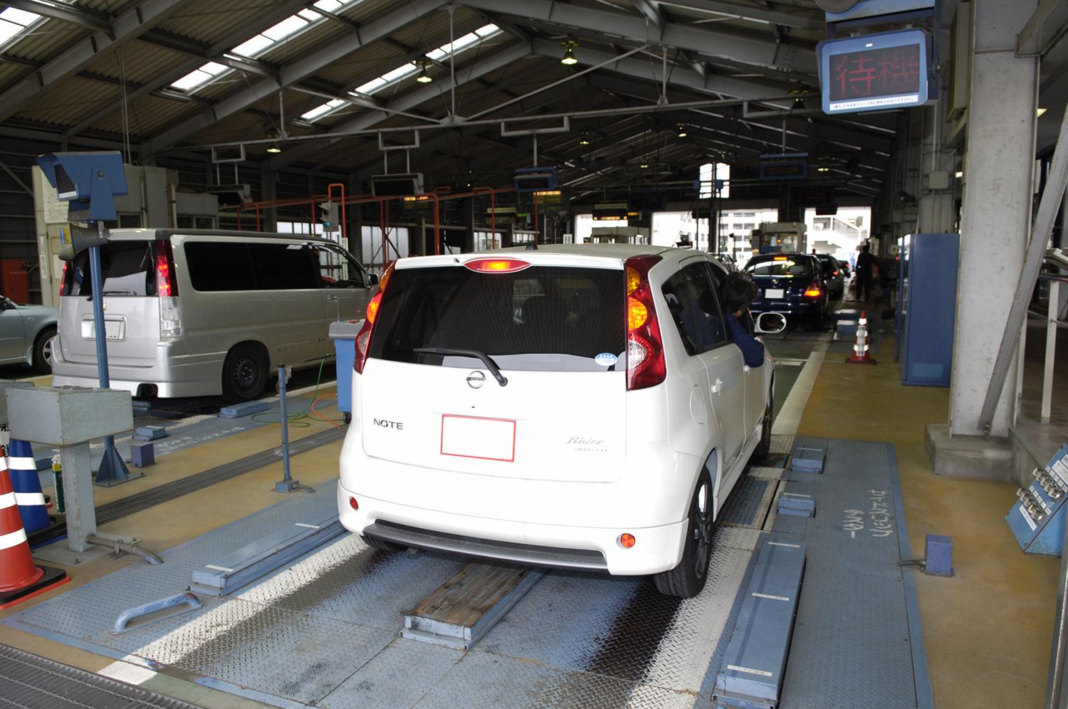 日本の車検イメージ 〜 画像1