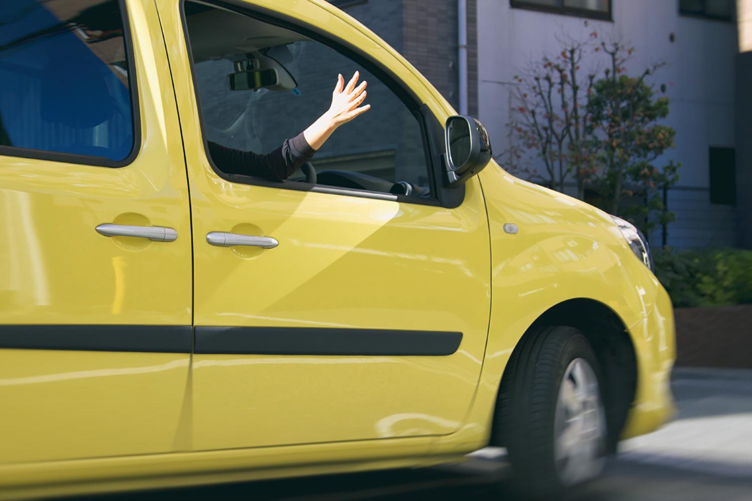 クラクションは違法 会釈は危険 運転中の５つの サンキューサイン の正解とは 自動車情報 ニュース Web Cartop