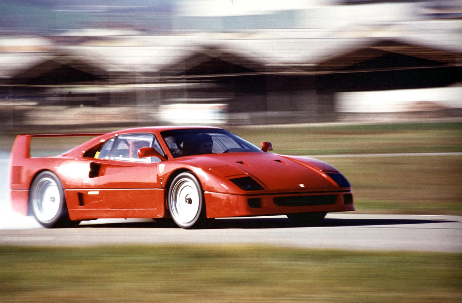 フェラーリF40の走行シーン 〜 画像13