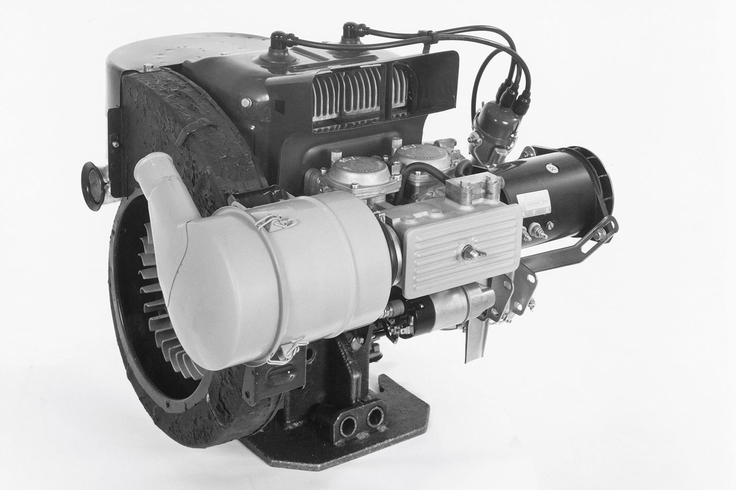 スバル360 ヤングSSのエンジン 〜 画像5 - なんと1960年代にリッター