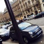 【画像】「バンパーを当てて停める」のが当たり前の噂！　パリの路上駐車の「ヤバさ」は本当？ 〜 画像1