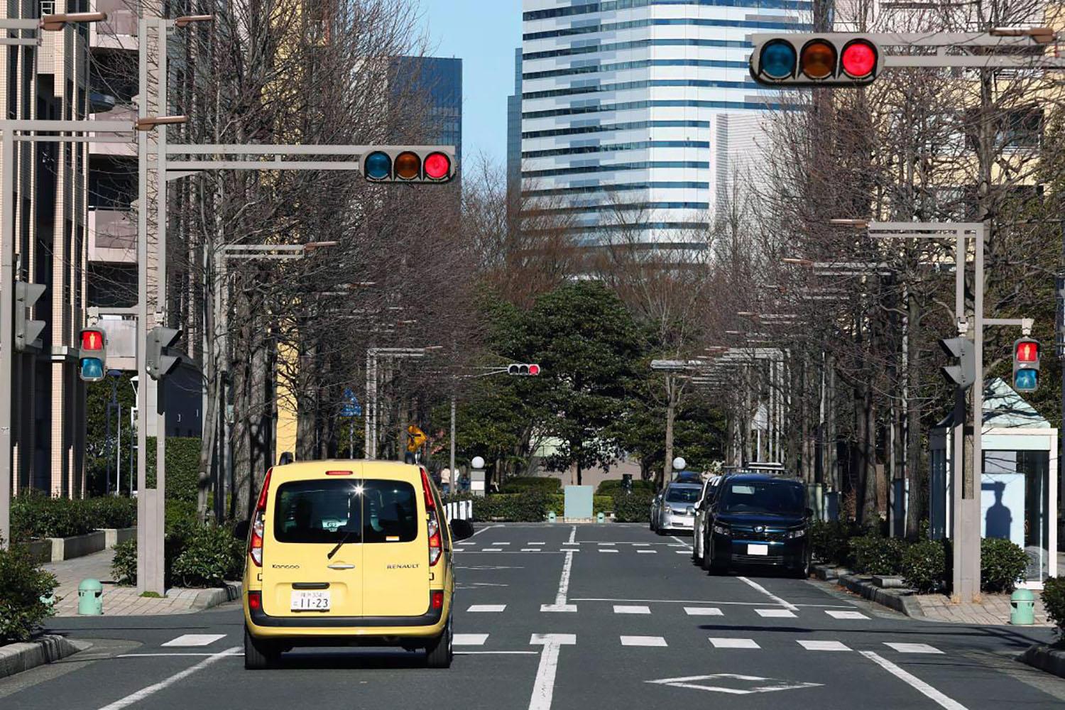 なぜ信号機は3色になったのか