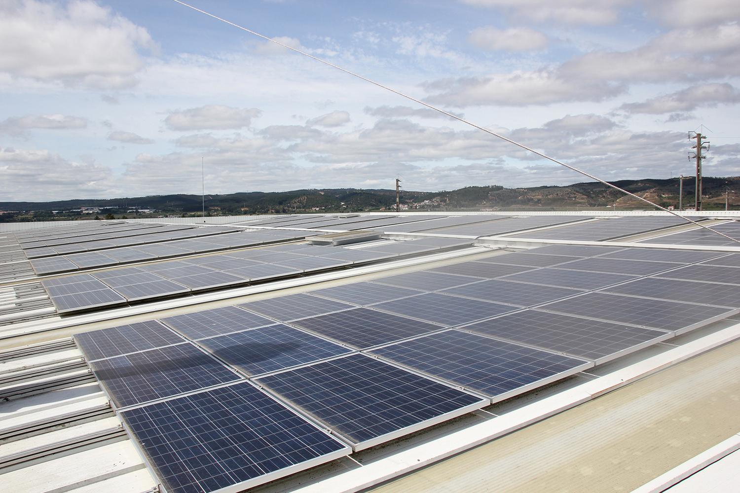 太陽光発電による再生可能エネルギーのイメージ 〜 画像3