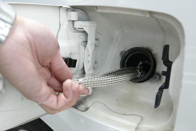 画像ギャラリー 科学的 オカルト メーカーが本気で採用するモノもある 不思議チューン グッズたち 画像6 自動車情報 ニュース Web Cartop