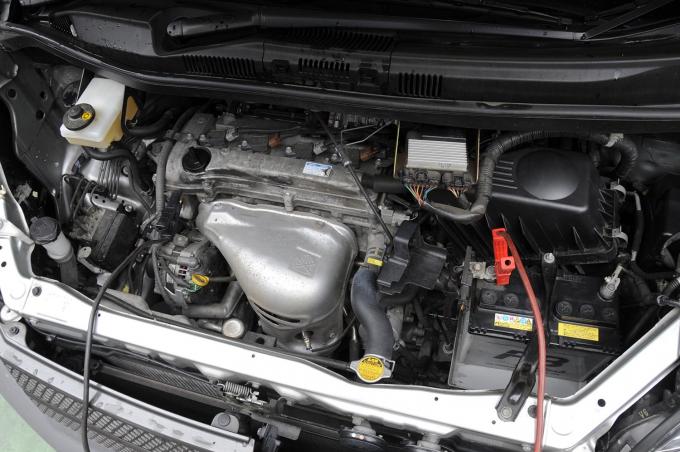 画像ギャラリー バッテリー交換時やジャンプ時に出ることがある火花 いかにも危険にみえるが引火や故障の心配は 画像1 自動車情報 ニュース Web Cartop