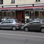 【画像】「バンパーを当てて停める」のが当たり前の噂！　パリの路上駐車の「ヤバさ」は本当？ 〜 画像3