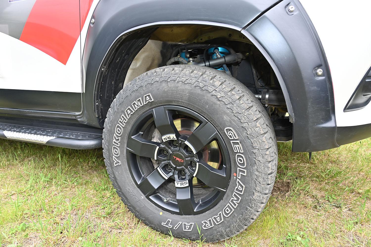 TRD製 47号車「TRD Hilux Revo」のタイヤ 〜 画像9