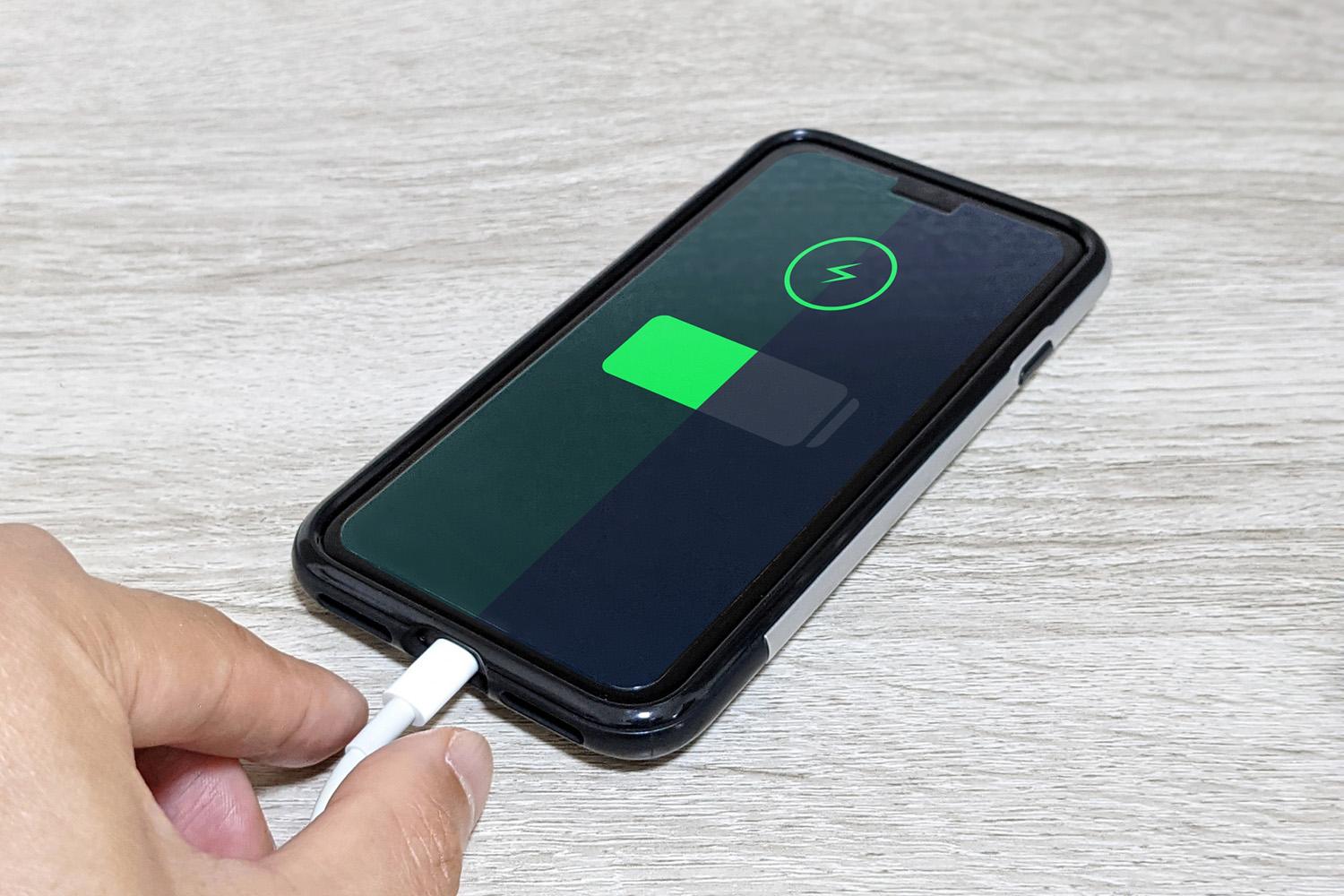 スマートフォンの充電のイメージ 〜 画像4