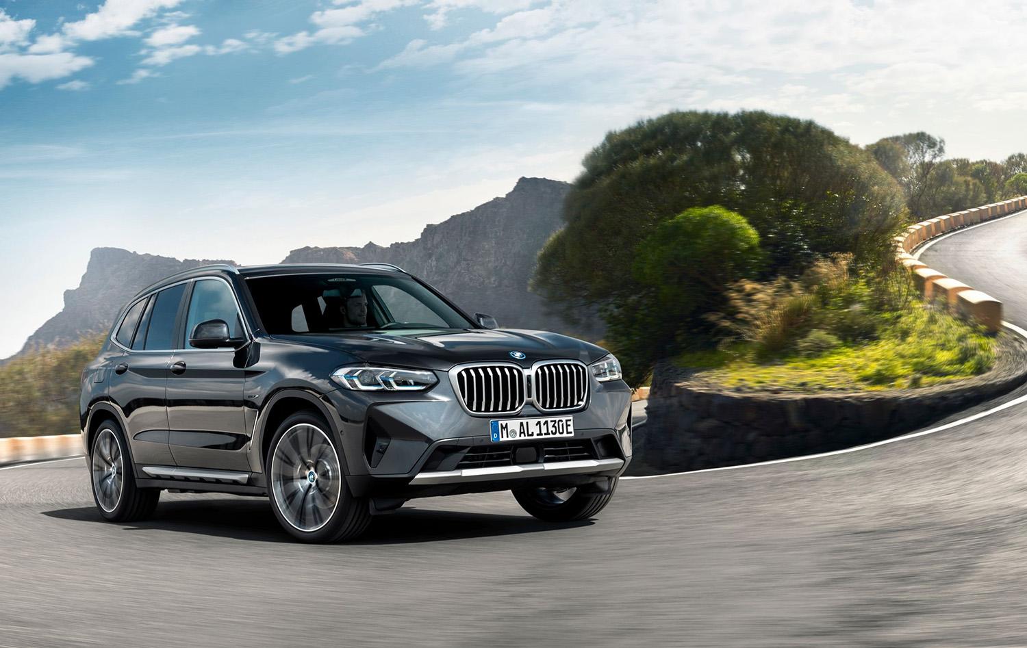 BMW X3の走行シーン