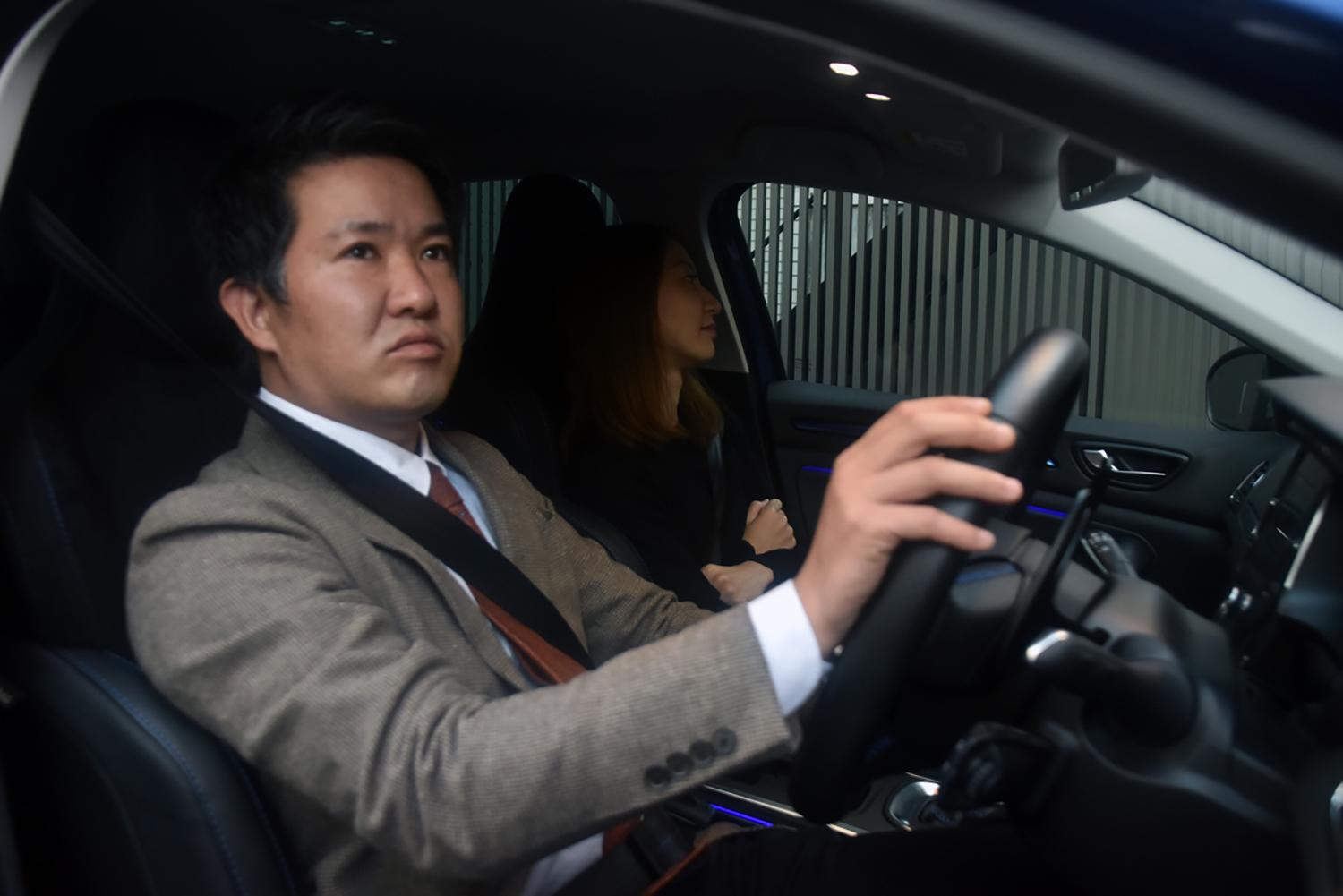 車内でケンカをするイメージ