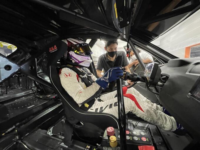 画像ギャラリー 女性レーシングドライバーの猪爪杏奈がtcrjにシビックで参戦 ドキドキ体験のウラ側 その１ 画像2 自動車情報 ニュース Web Cartop