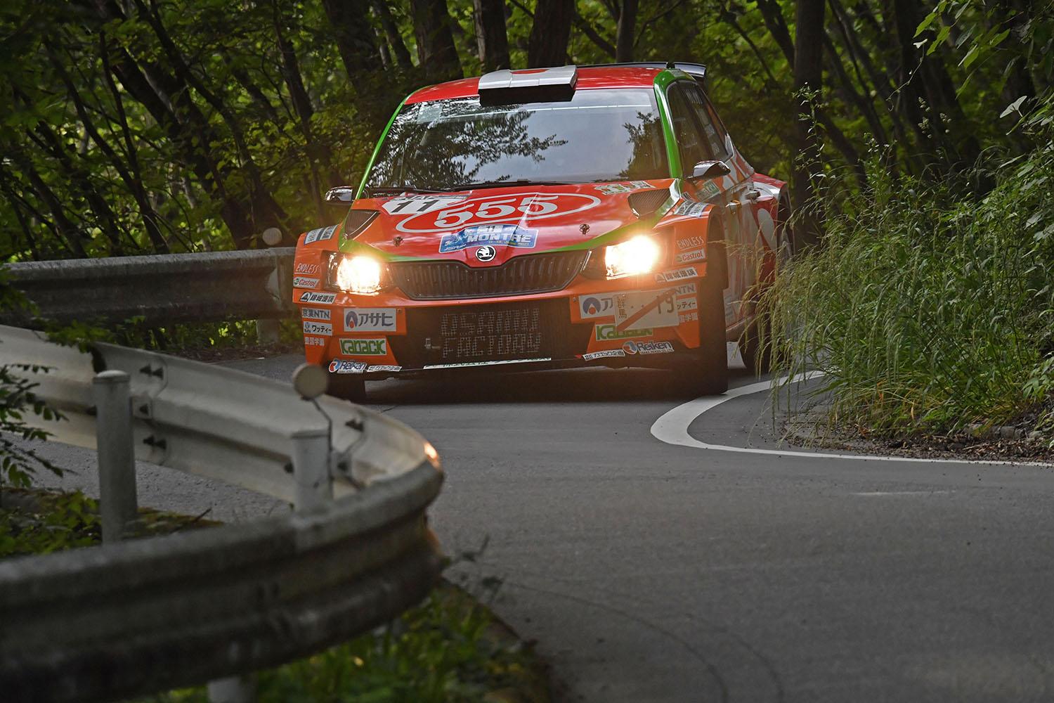 福永修が運転するスリーファイブ・モータースポーツのシュコダ・ファビアR5