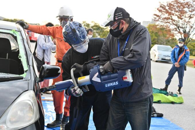 画像ギャラリー 車体切断から心臓マッサージまで ラリー競技の 陰の功労者 オフィシャルのレスキュー訓練の凄まじさ 画像16 自動車情報 ニュース Web Cartop