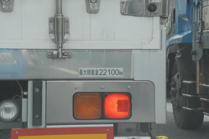 画像ギャラリー 乗用車からは 怖い 危険 の声もトラックにも 辛い事情 高速の 強引な割り込み問題 はナゼ起こる 画像1 自動車情報 ニュース Web Cartop