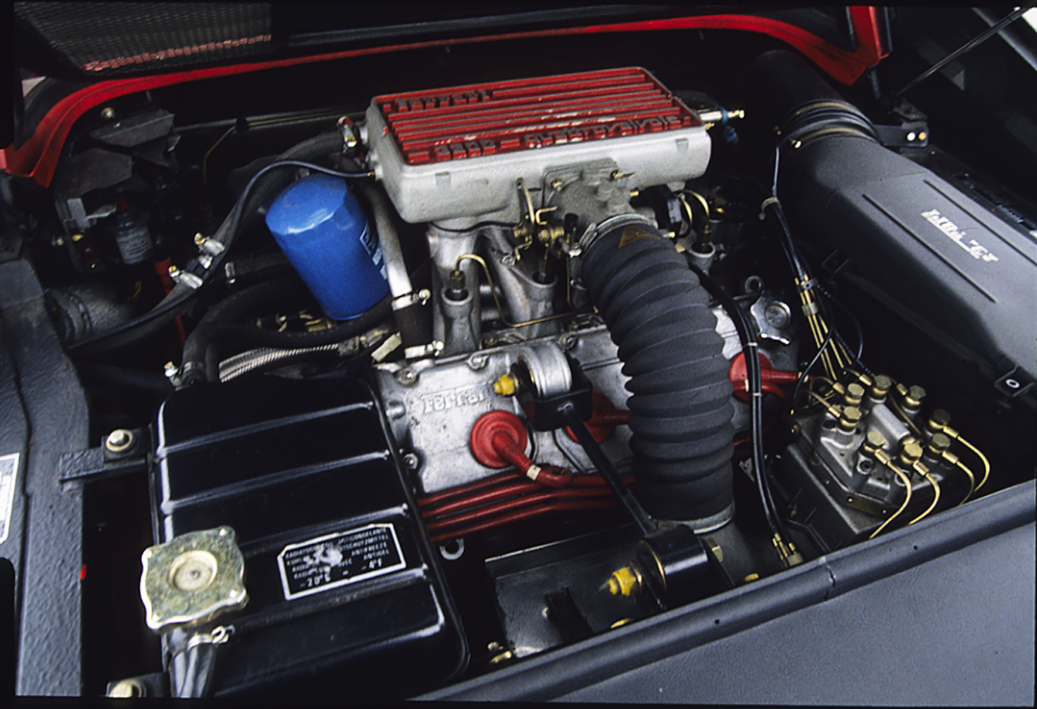フェラーリ328GTSのエンジン