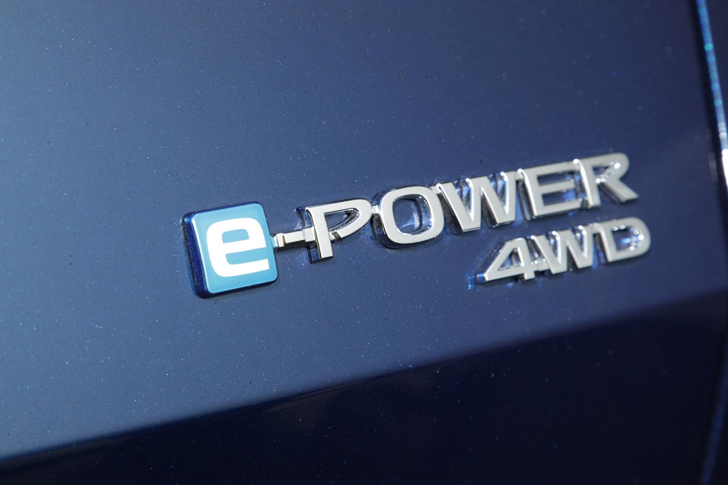 日産ノートAUTECHクロスオーバーのe-Power 4WDのエンブレム