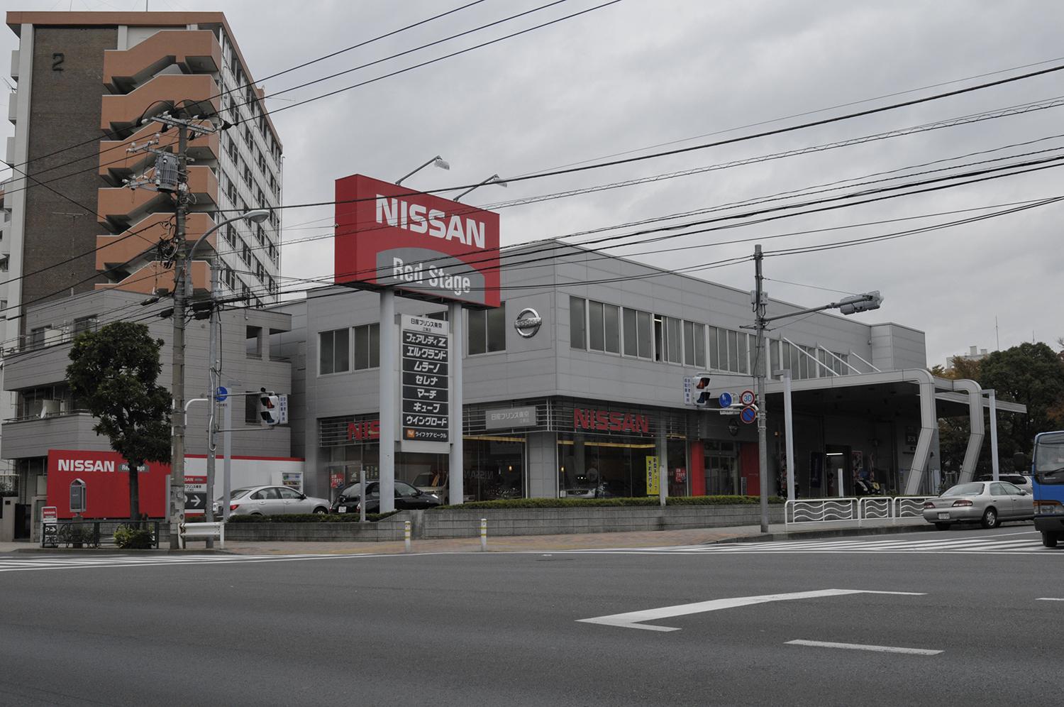 日産ディーラー外観