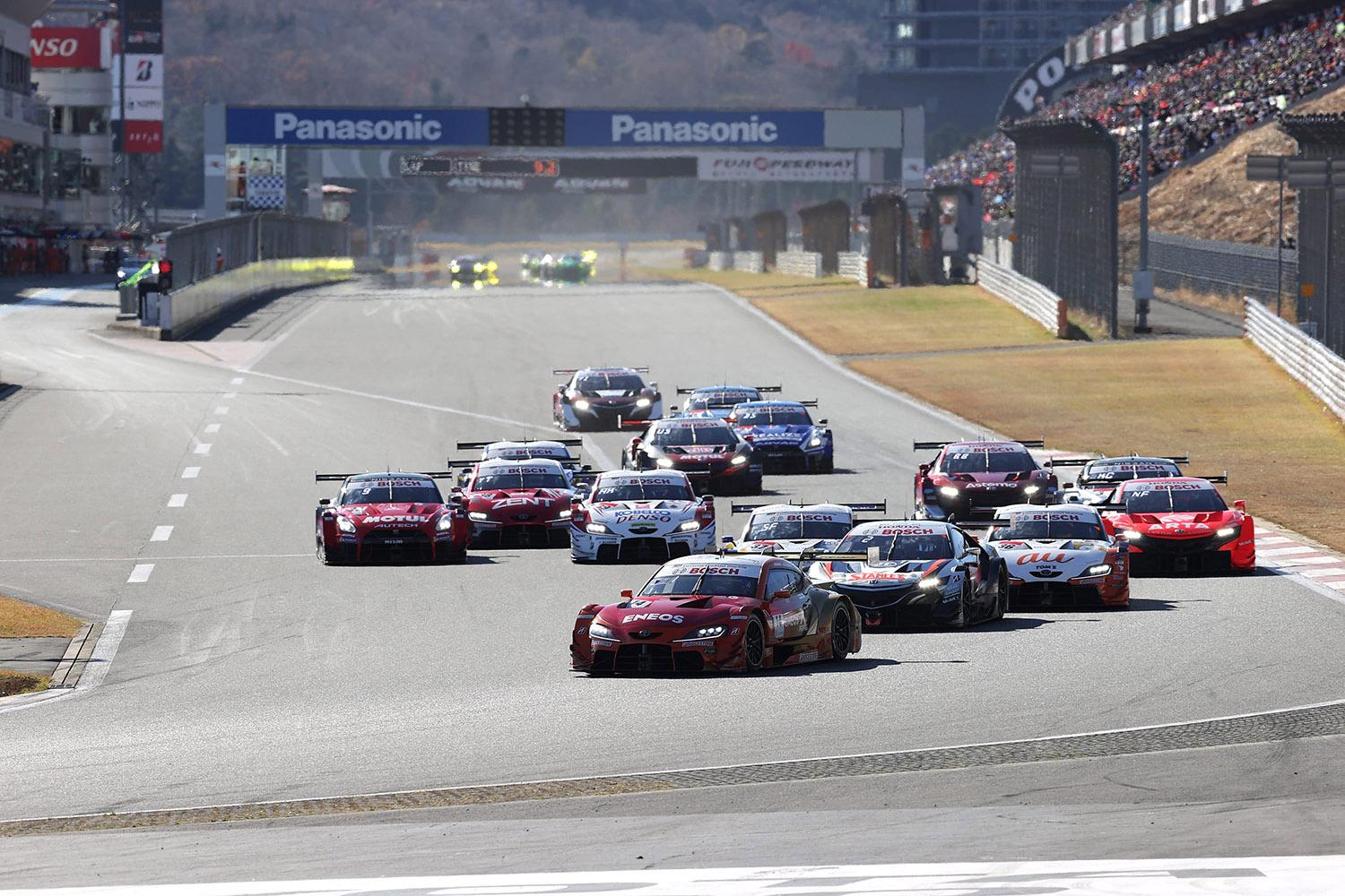 スーパーGTのスタート後の風景