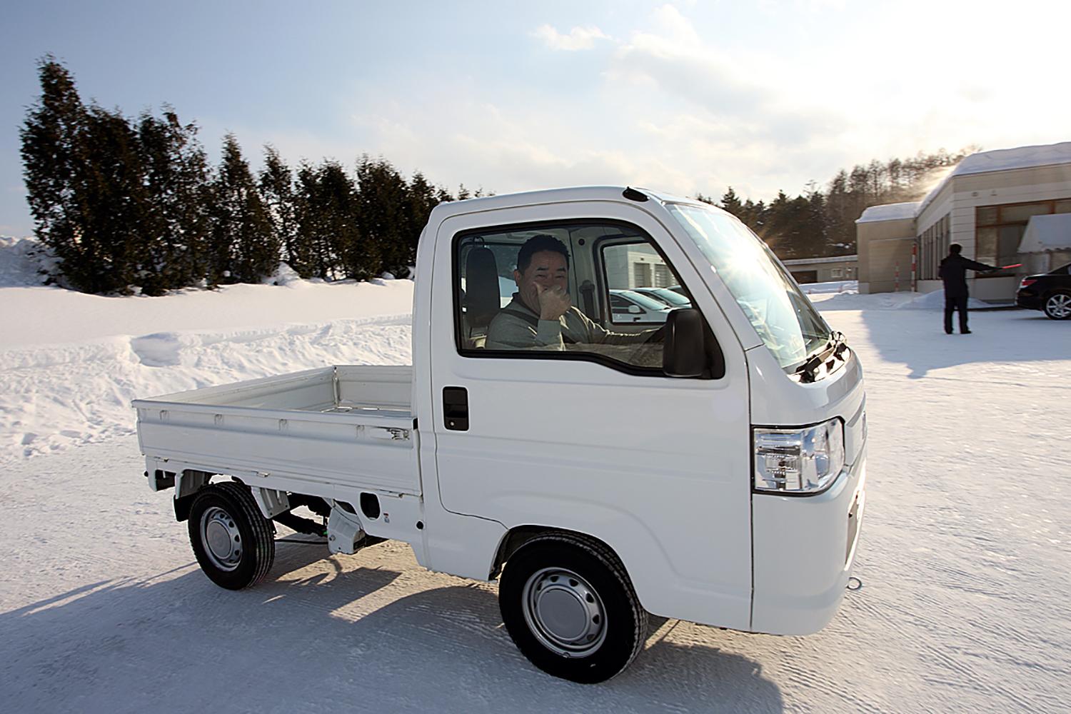 まるでラリー車のように走り回る なぜ雪道の軽トラは速いのか 自動車情報 ニュース Web Cartop